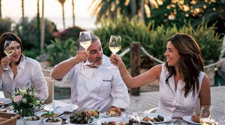 British TV star and former chief baker of the hotel in the late 1990s, Paul Hollywood returned to Annabelle Hotel to film an episode of Paul Hollywood City Bakes
