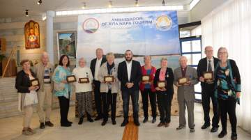 Karousos honouring Ayia Napa repeat tourists 