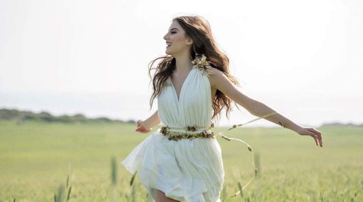 Armenaki depicted Aphrodite during the photo shoots